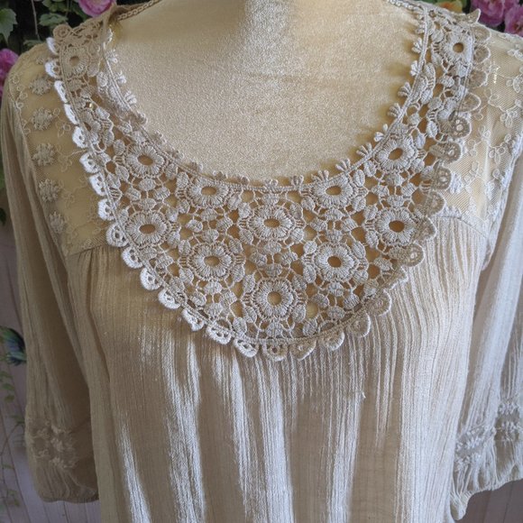 ~SOLD~ Lace and Crochet Blouse Size Medium - Picture 2 of 7